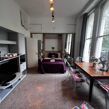 Hyde Park Studio Has Private Balcony With Tranquil Garden View Лондон Екстериор снимка