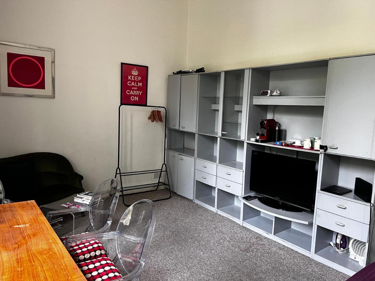 Hyde Park Studio Has Private Balcony With Tranquil Garden View Лондон Екстериор снимка