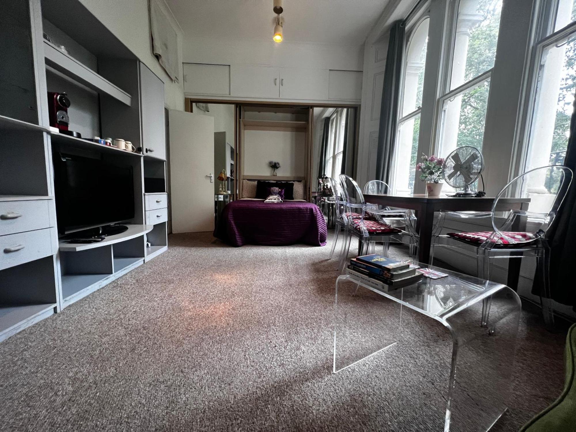 Hyde Park Studio Has Private Balcony With Tranquil Garden View Лондон Екстериор снимка