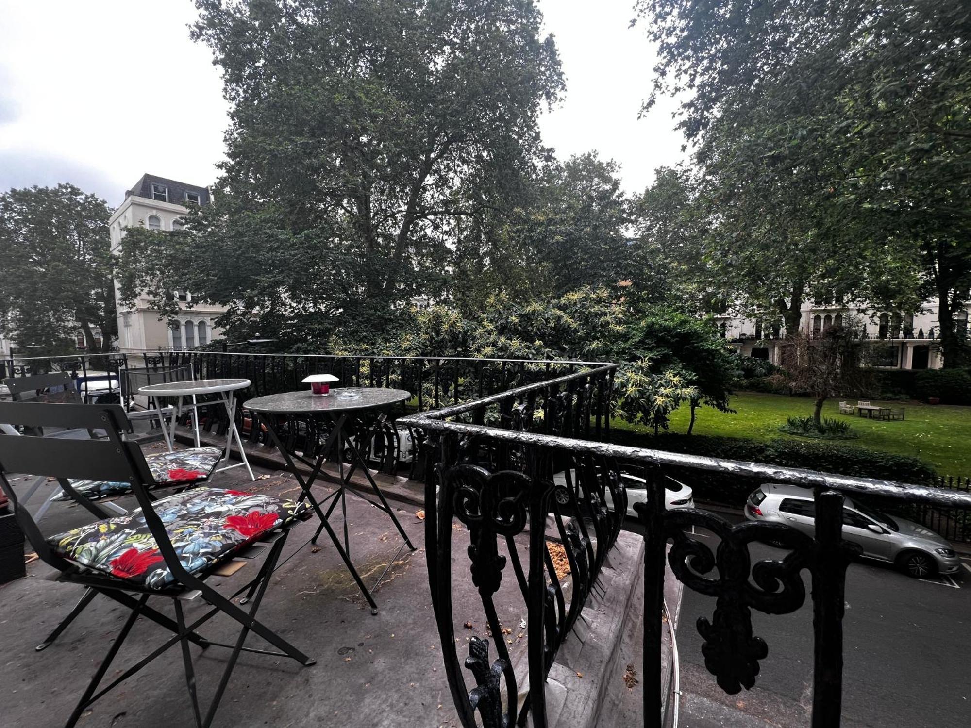 Hyde Park Studio Has Private Balcony With Tranquil Garden View Лондон Екстериор снимка